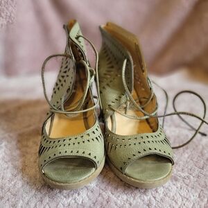 Olive Lace-Up Women's Sandals